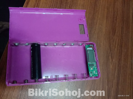 8 Battery Powerbank Case